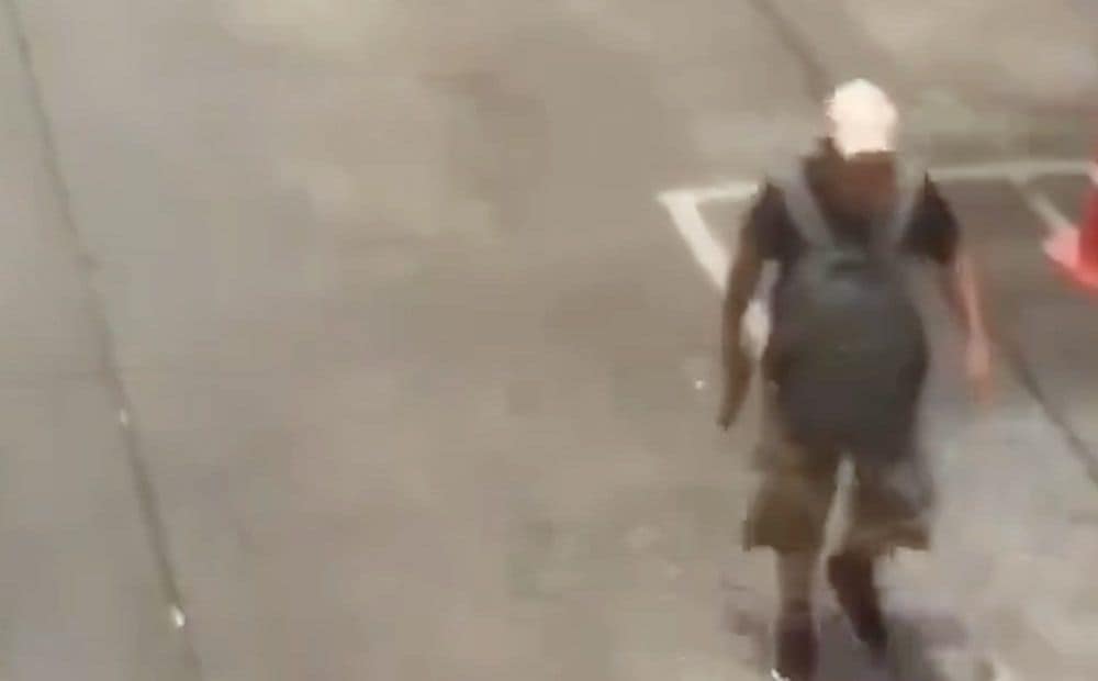Masu apšaude pārtikas tirgū Bangkokā (18+)