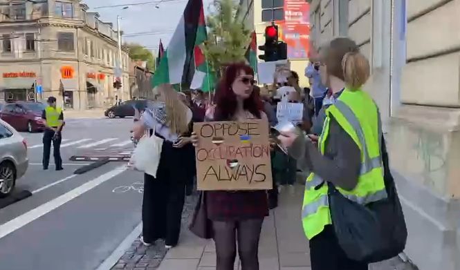 Rīgas ielās iziet palestīniešu atbalstītāji