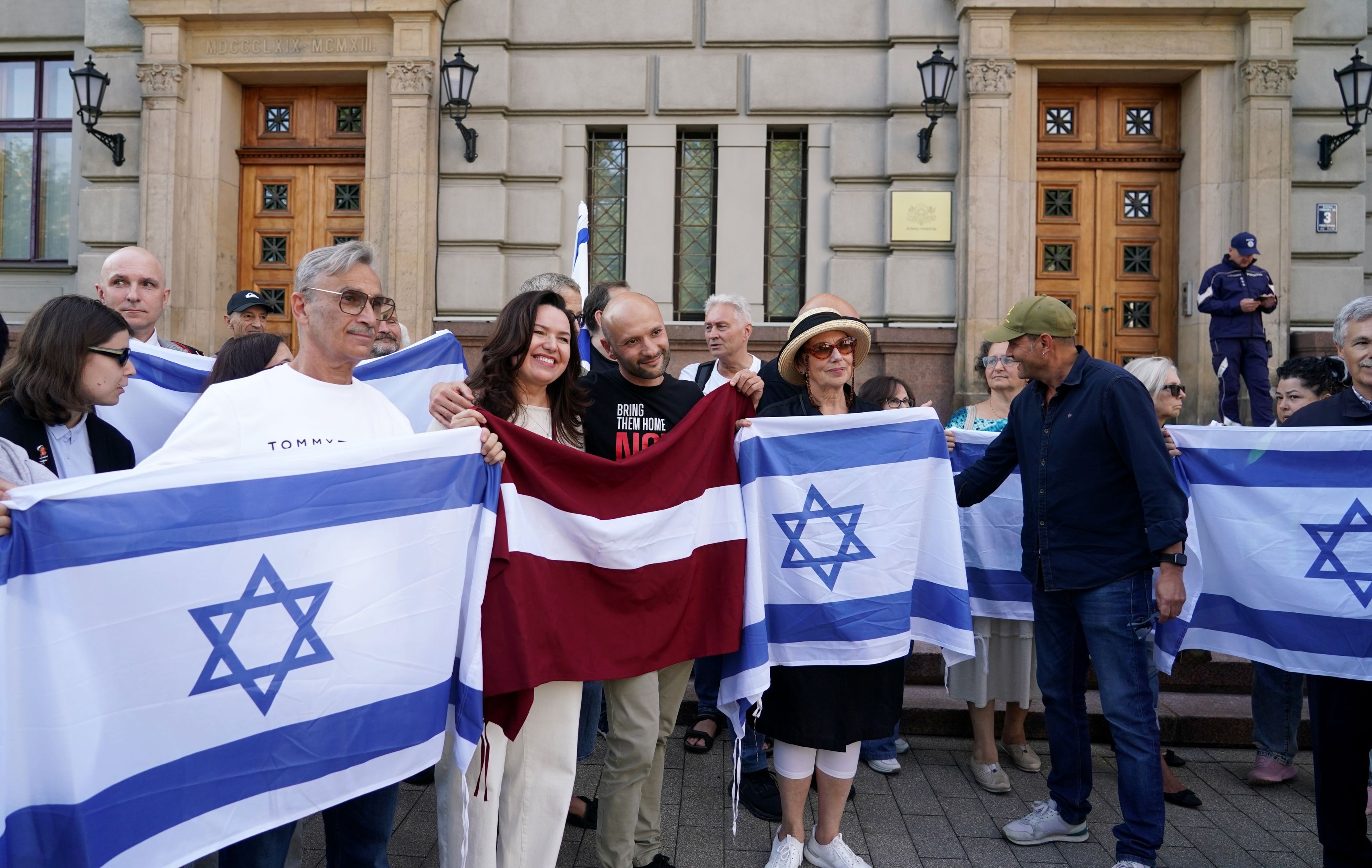 Rīgas ielās iziet Izraēlas atbalstītāji, kuri nosoda palestīniešu terorismu