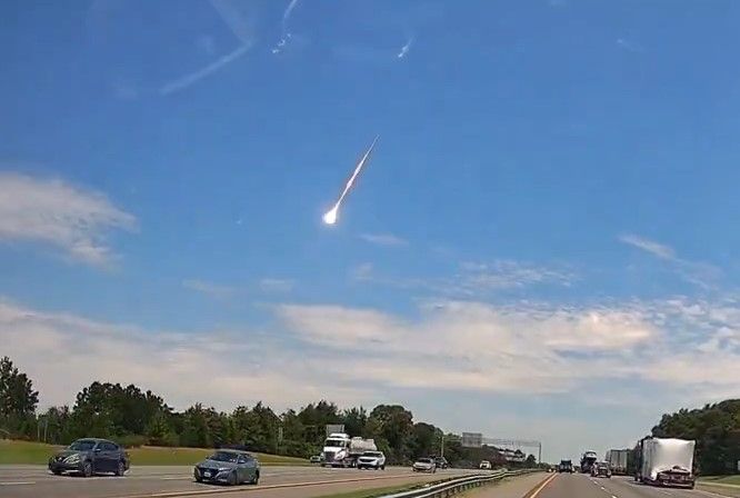 Aculiecinieki ASV nofilmē meteorītu