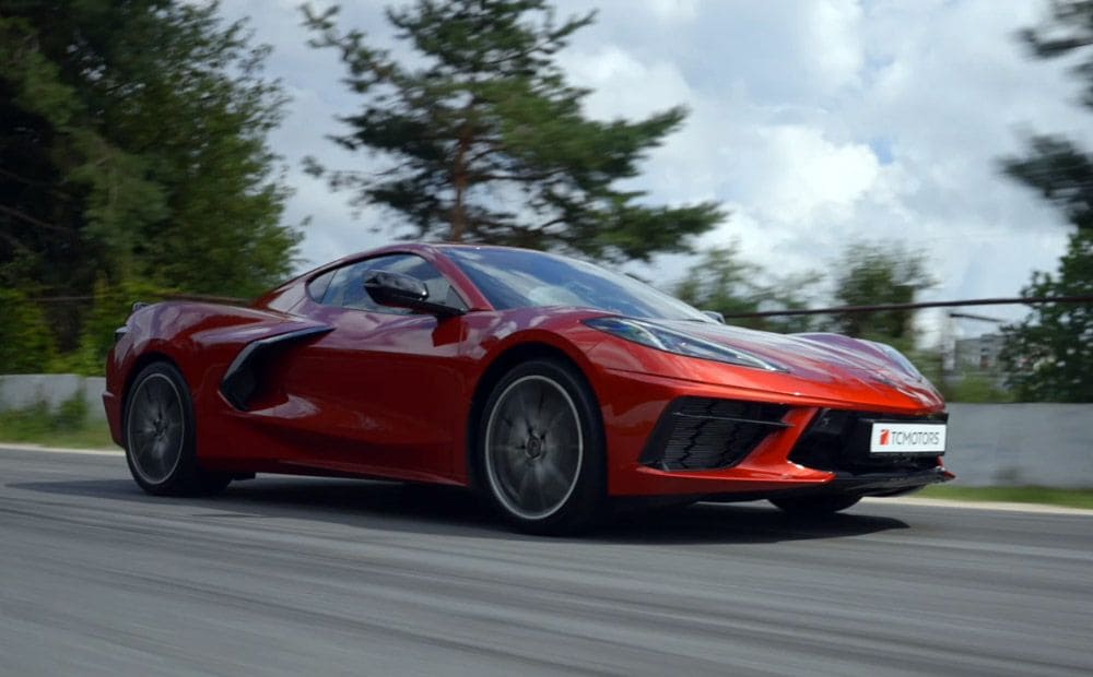 Amerikāņu sporta auto eksotika "Corvette" iegūst oficiālu pierakstu Latvijā