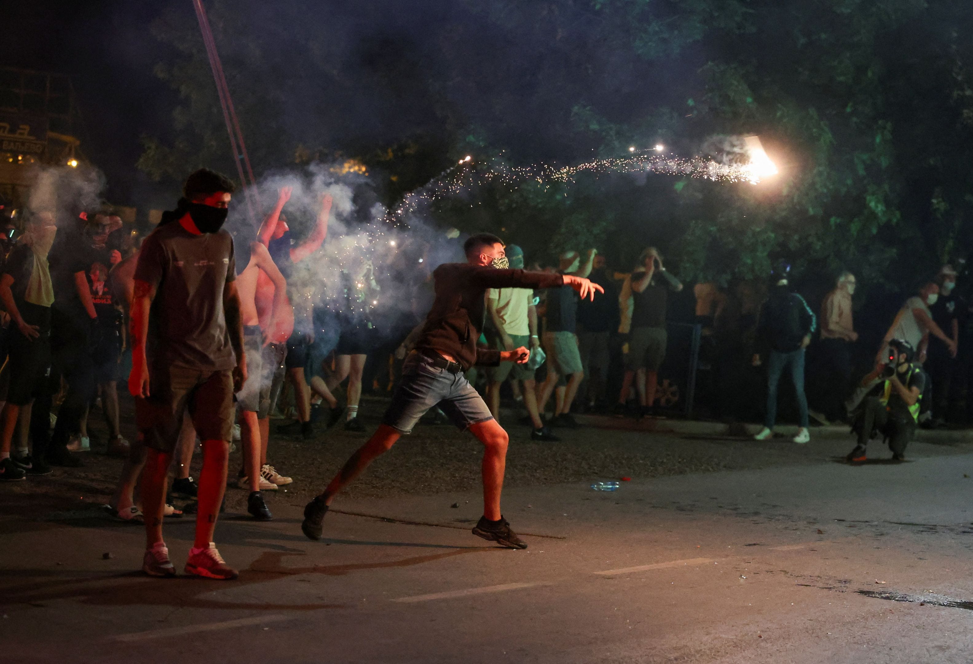 Serbijā piekto dienu pēc kārtas izceļas policijas un protestētāju sadursmes