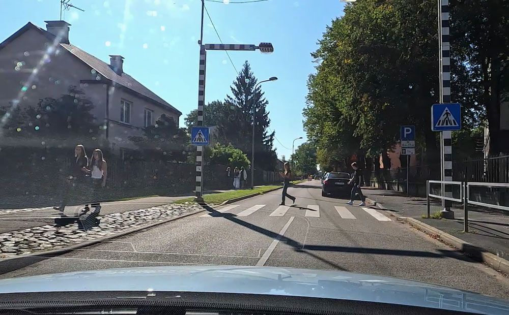 Kā skolniekiem droši pārvietoties pilsētu satiksmē
