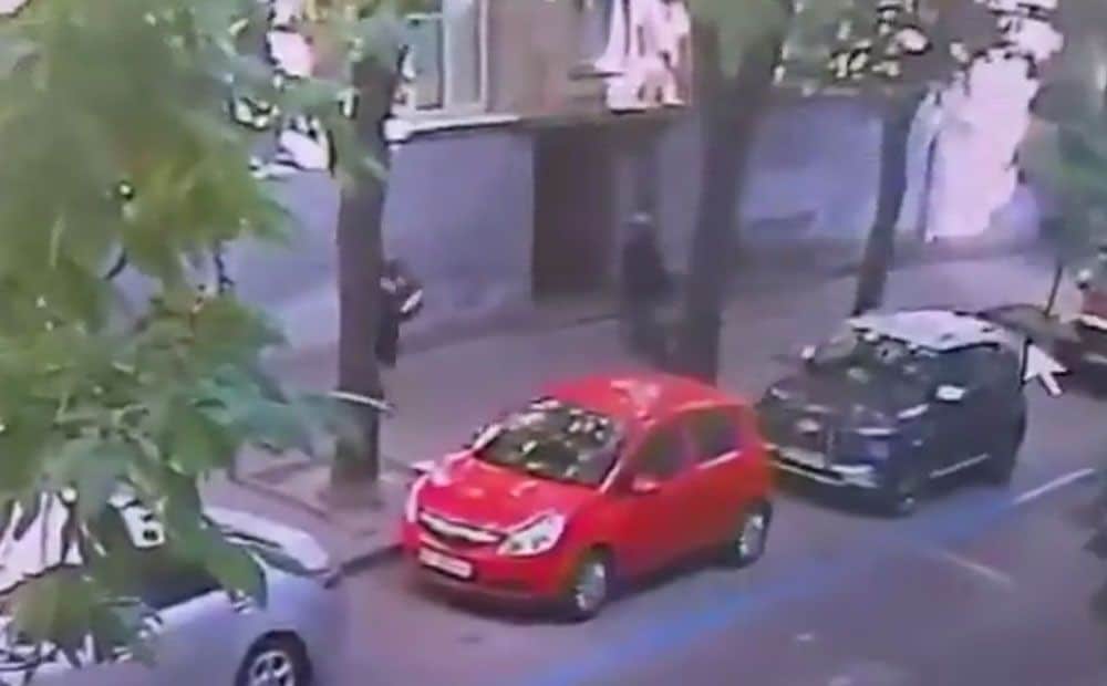 Novērošanas kamera Ļvivā fiksē Andrija Parubija slepkavību