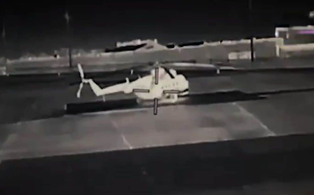 Ukraiņi Krimā veic triecienu diviem okupantu helikopteriem un velkonim