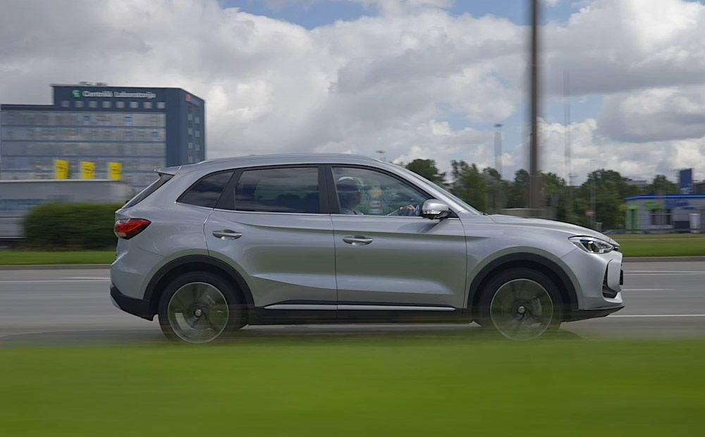 Iepazīsties ar ķīniešu jauno MG ZS krosoveru ar cenu un attieksmi
