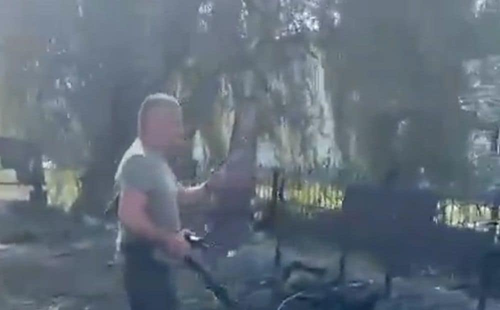 Krievu iebrucēji nometuši aviobumbu uz civiliedzīvotājiem, kas gaidīja rindā pēc pensijas (18+)