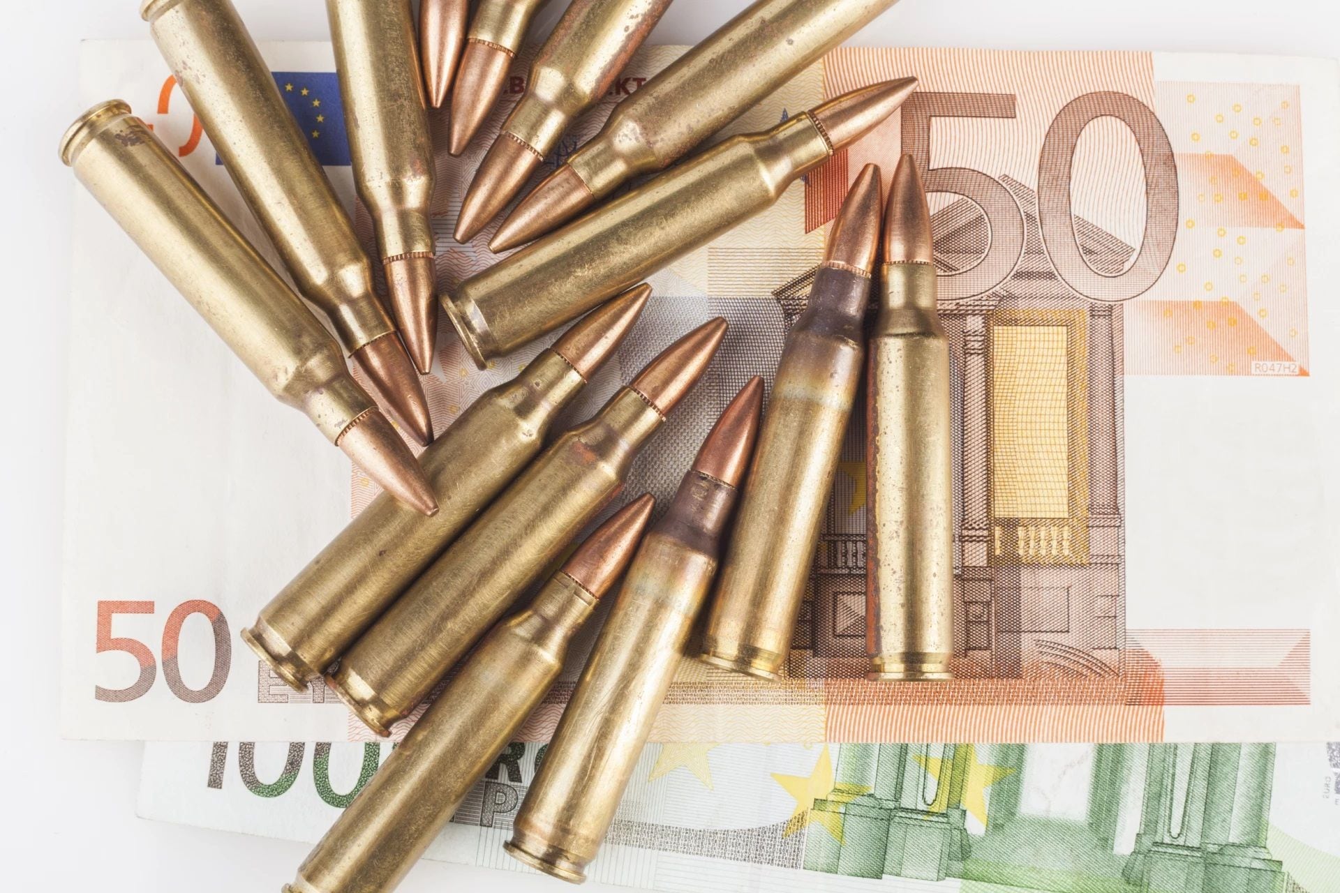Katram nodokļu maksātājam - plus 100 eiro mēnesī par parādu?