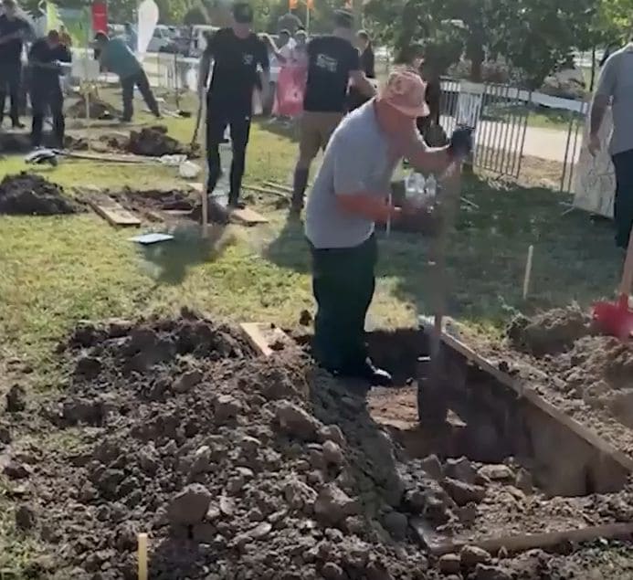 Ungārijā notiek kapu rakšanas pasaules čempionāts