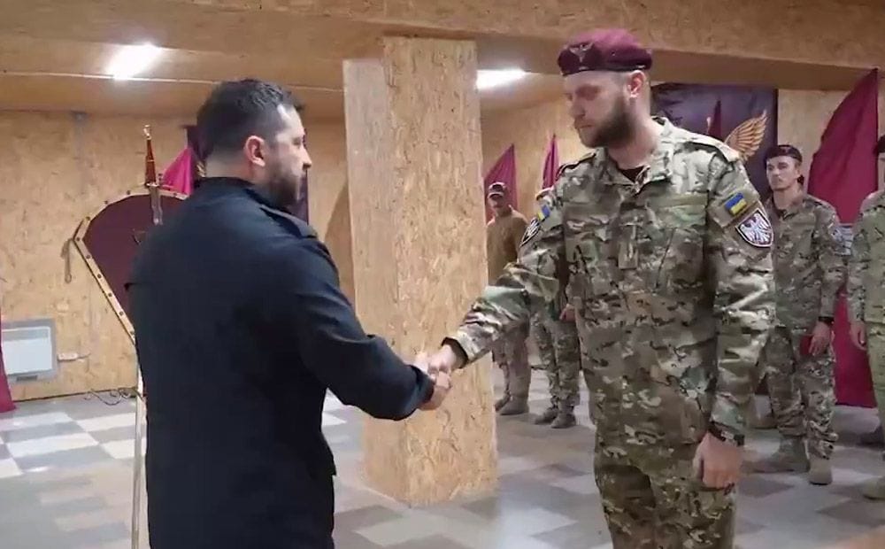 Zelenskis apbalvo karavīrus, kuri piedalījās Dobropiļļas pretuzbrukuma operācijā