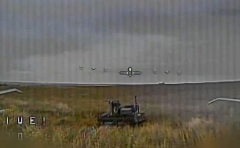 Ukrainas FPV drons netālu no Pokrovskas satiek Krievijas jauno kaujas robotu