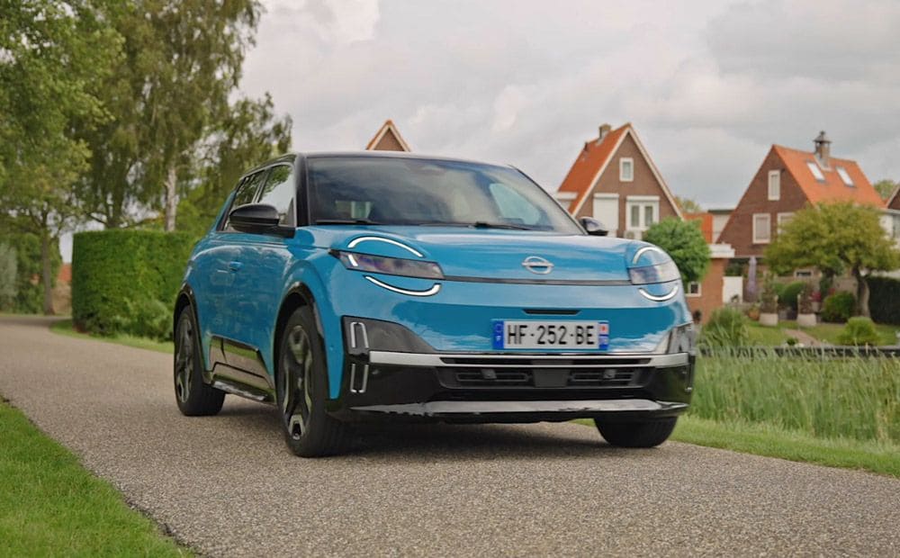 Jaunā "Nissan Micra" elektromobiļa pirmais izmēģinājums