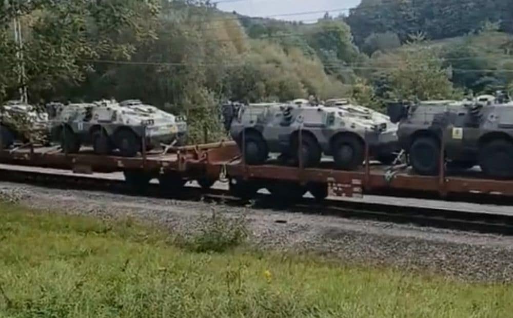 Itālijas armijas VBL Puma 6x6 bruņumašīnu kolonna dodas uz Ukrainu