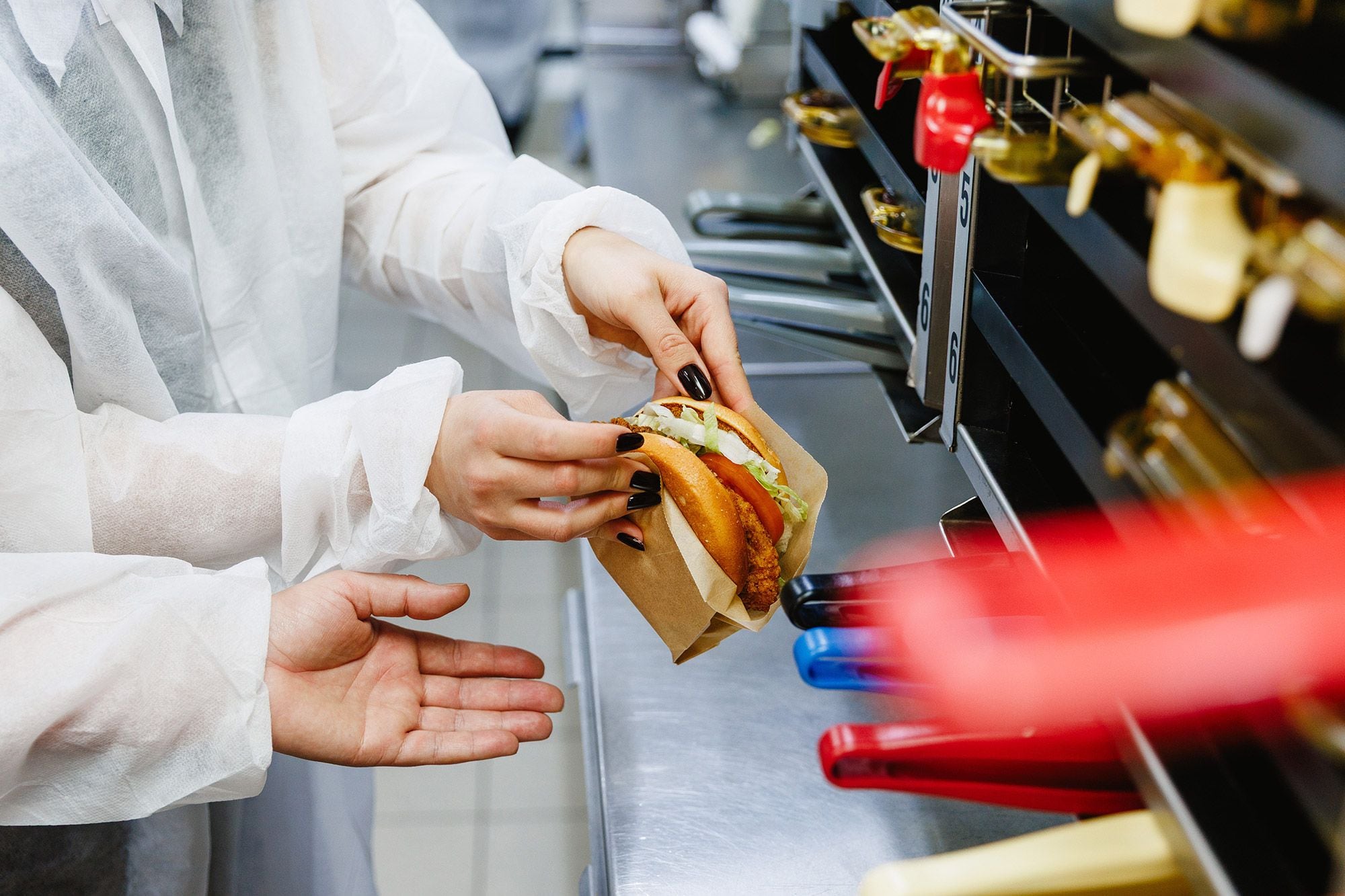 McDonald's ielaidīs visus savās virtuvēs Rīgā un Jelgavā