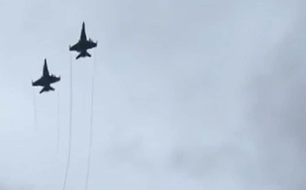 Kanādas iznīcinātāji "CF-18" veic pārlidojumu virs Rīgas centra