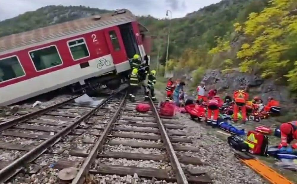 Slovākijas austrumos sadūrušies divi pasažieru vilcieni