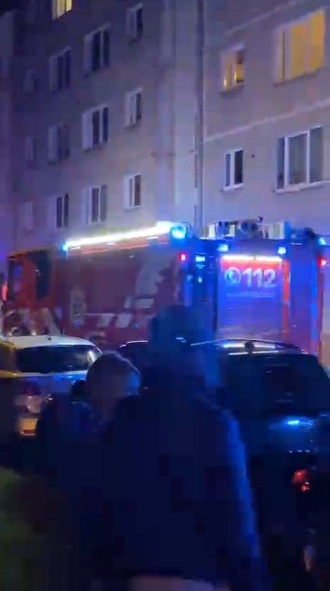 Purvciemā ar atklātu liesmu deg dzīvoklis