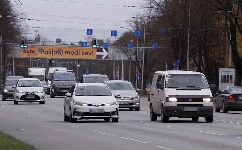 Elektromobiļi riepas "apēd" ātrāk nekā degvielas automašīnas