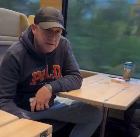 "Mēs jūs visus nogalināsim, bļ***!": Šveices vilcienā plosās agresīvs krievs. Viņu atpazīst kā "emigrantu" no Rīgas