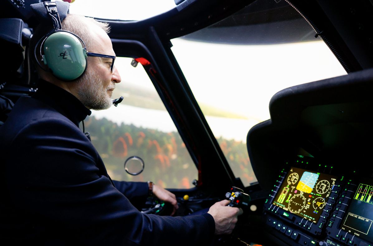 Lielvārdē atklāj UH-60M "Black Hawk" lidojumu mācību simulatora klasi