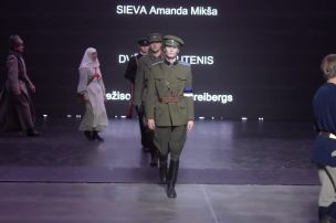 "Rīgas modes nedēļu" ar ovācijām atklāj, demonstrējot tērpu mākslinieces Sandras Silas radītos tērpus ikoniskām pašmāju kinofilmām