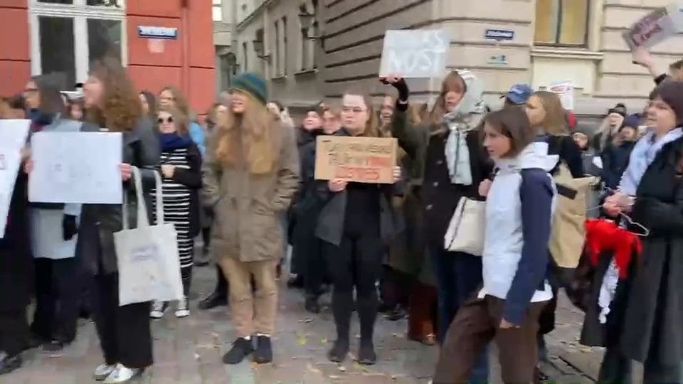 Demonstranti iestājas pret abortu ierobežošanu