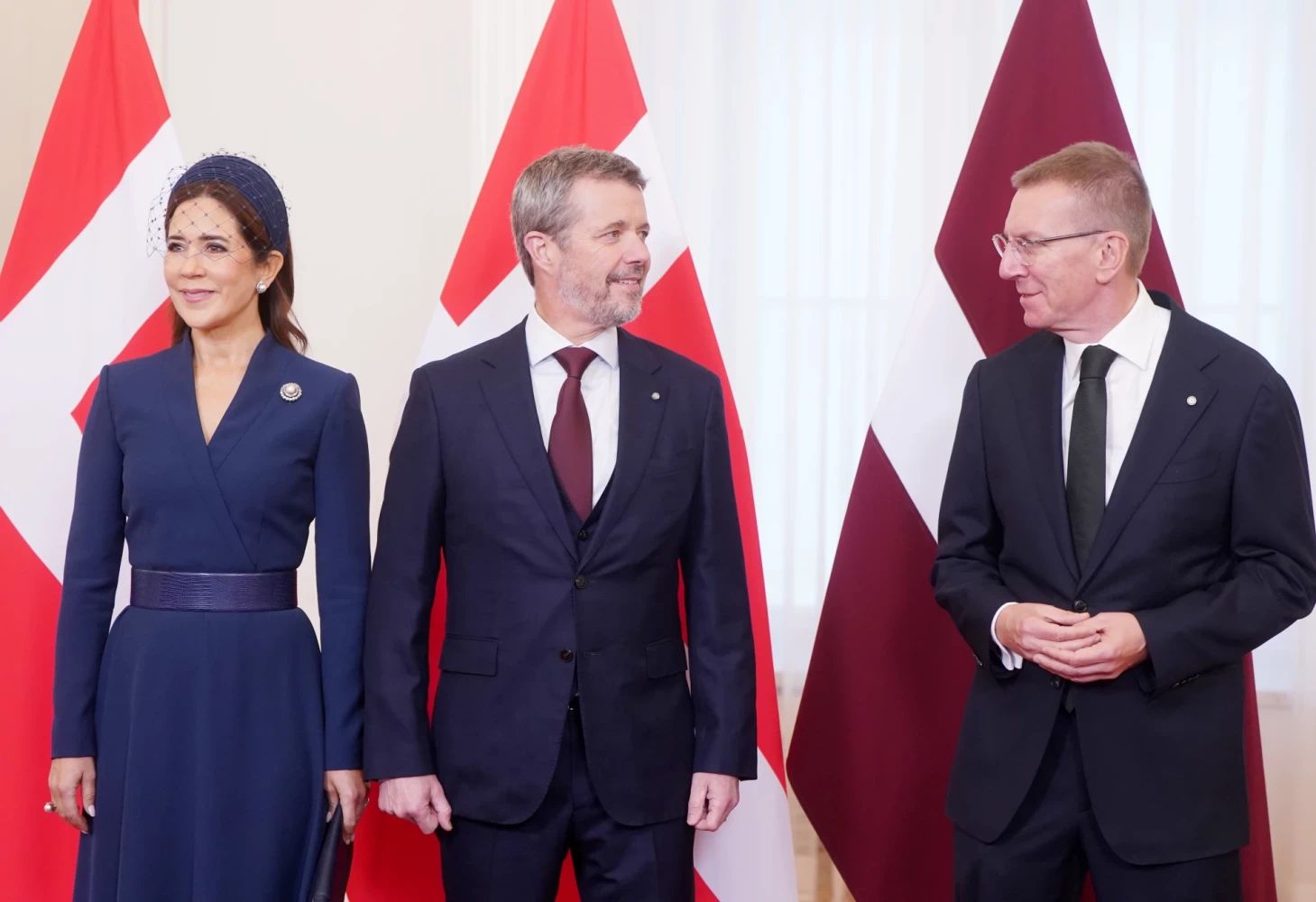 Dānijas karalis un karaliene ieradušies valsts vizītē Latvijā