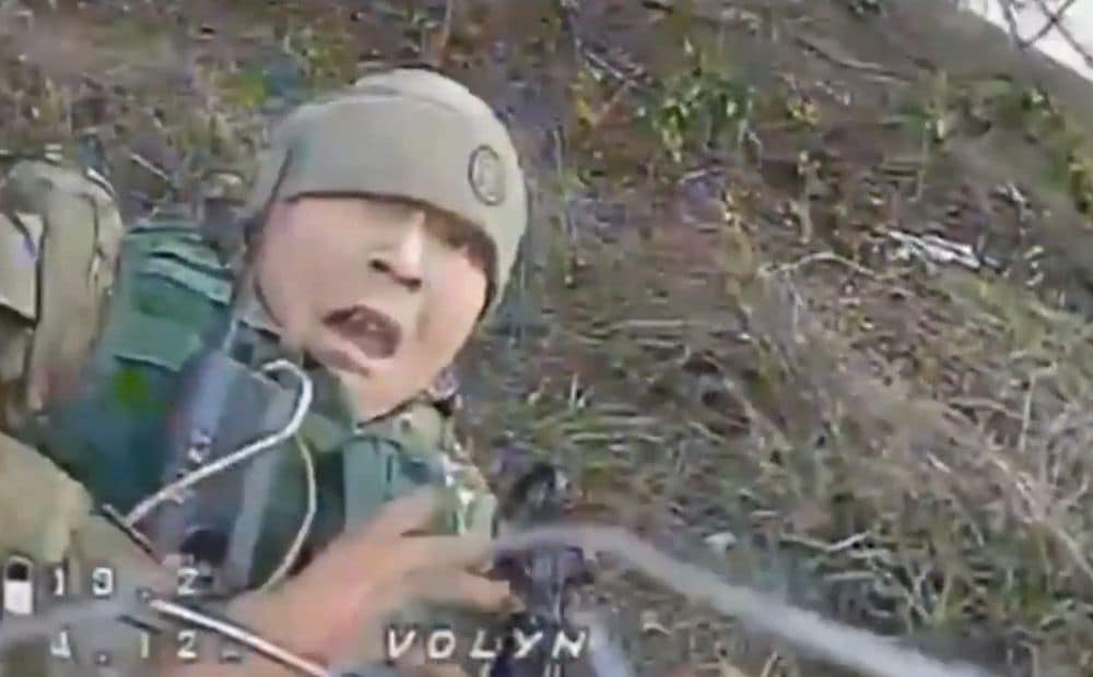 Ukrainas aizstāvji ar droniem terorizē krievu iebrucēju kājniekus