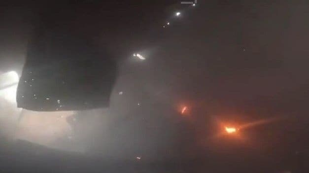 Ukraiņu droni uzbrūk okupantiem, kas patvērušies garāžā