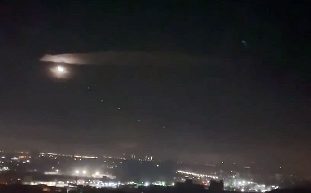 Krievu okupanti veic plaša mēroga gaisa uzbrukumu Kijivai