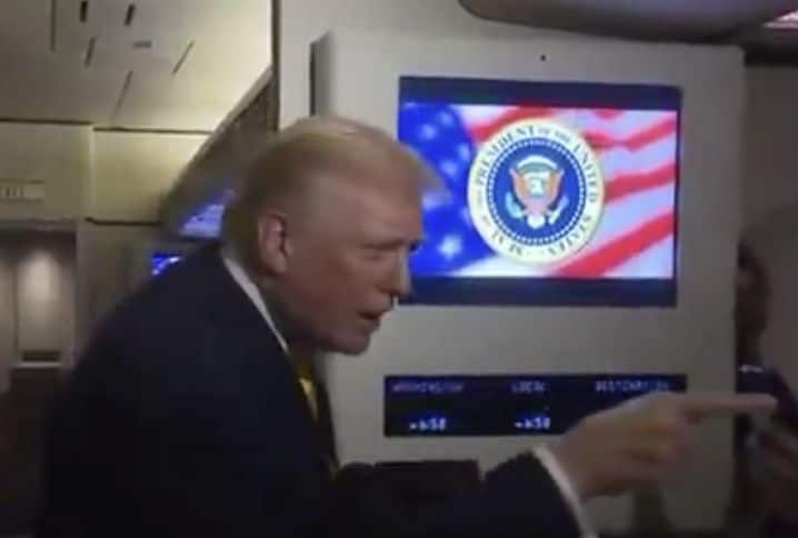 Donalds Tramps lidmašīnā zaudē pacietību