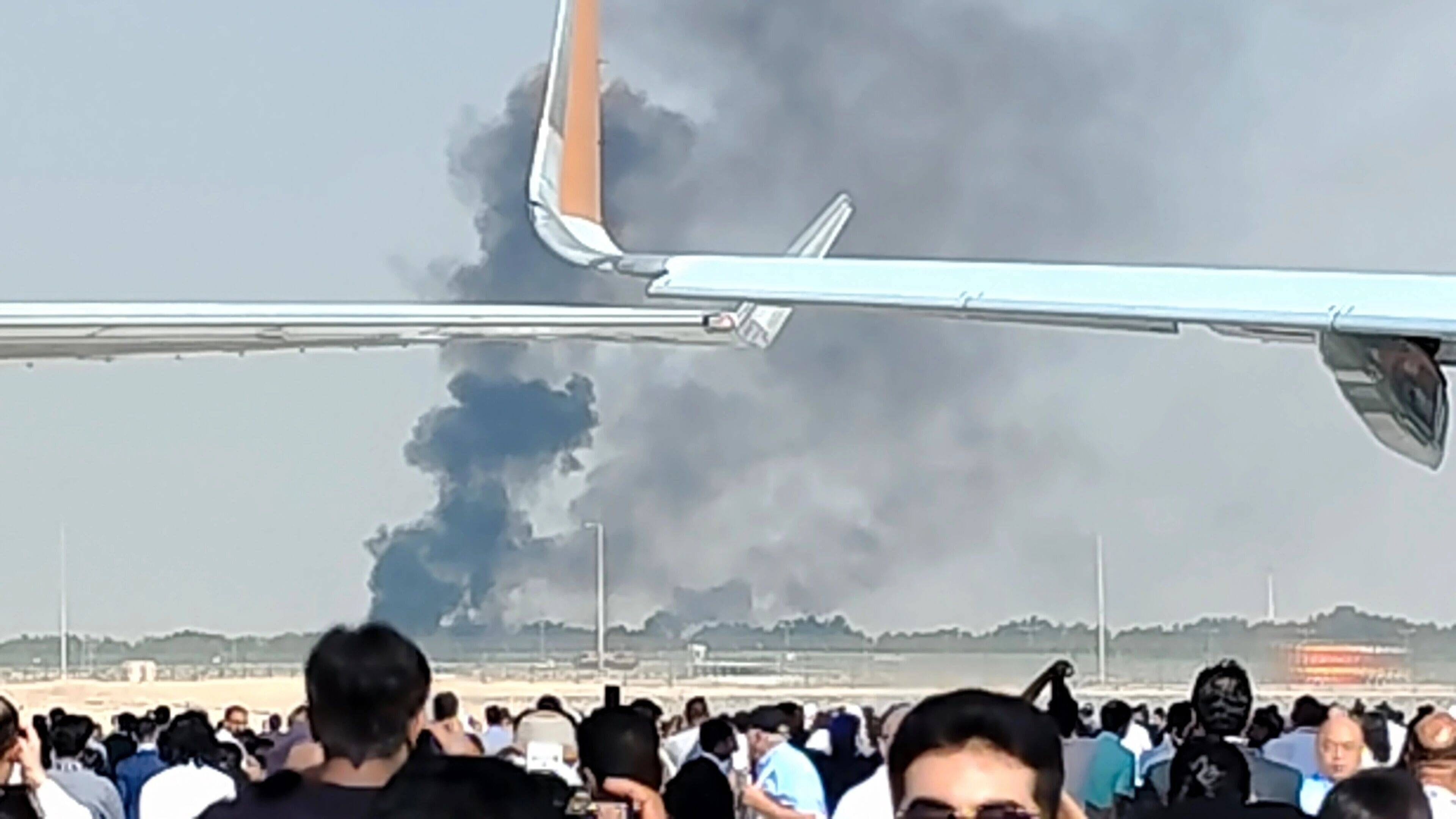 Dubaijas aviošovā nogāžas Indijas iznīcinātājs