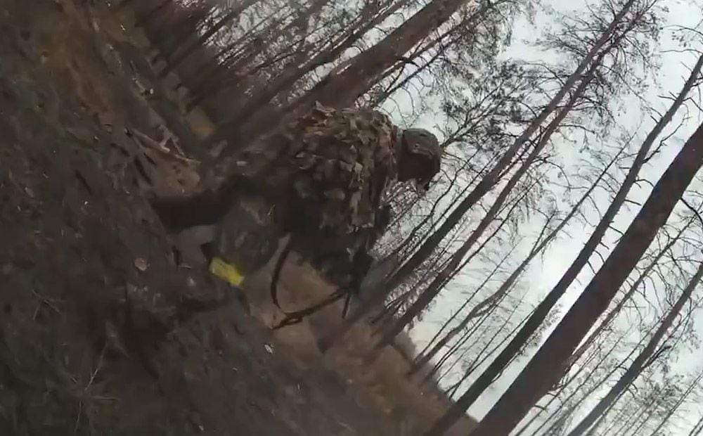 Ukrainas specvienība Donbasa mežā sagūsta krievu okupantus