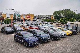 Visi 33 pieteiktie jaunie automobiļi konkursā "Latvijas Gada auto 2026"