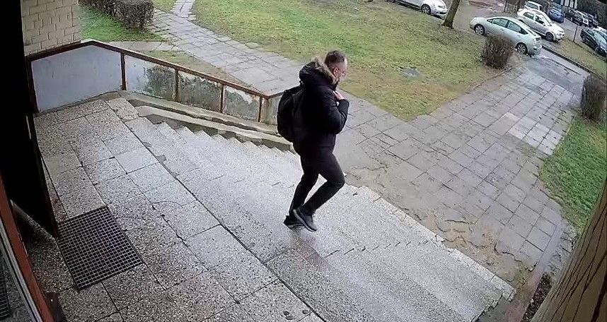 Kauņā par divu sieviešu slepkavībām aizdomās turamais vīrietis pamet ēku