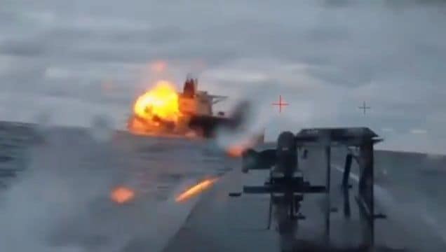 Ukraiņi uzlaiž gaisā 30 miljonu dolāru vērtu Krievijas tankkuģi