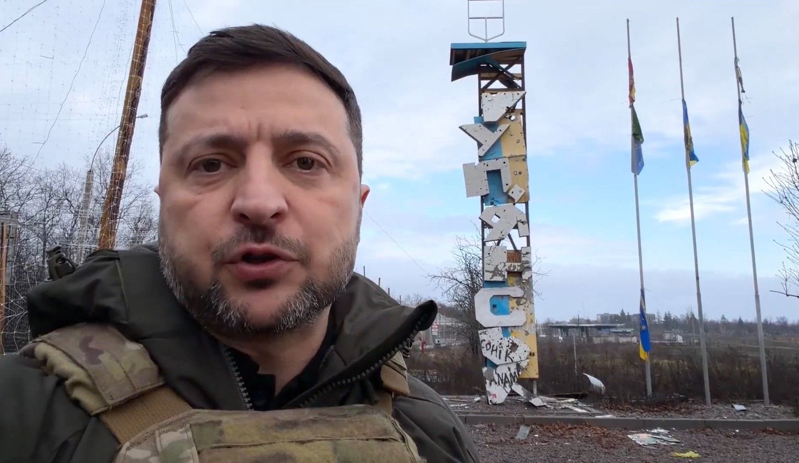 Zelenskis paviesojas Kupjanskā - pilsētā, kuru, kā Putins saka "kontrolē krievi"