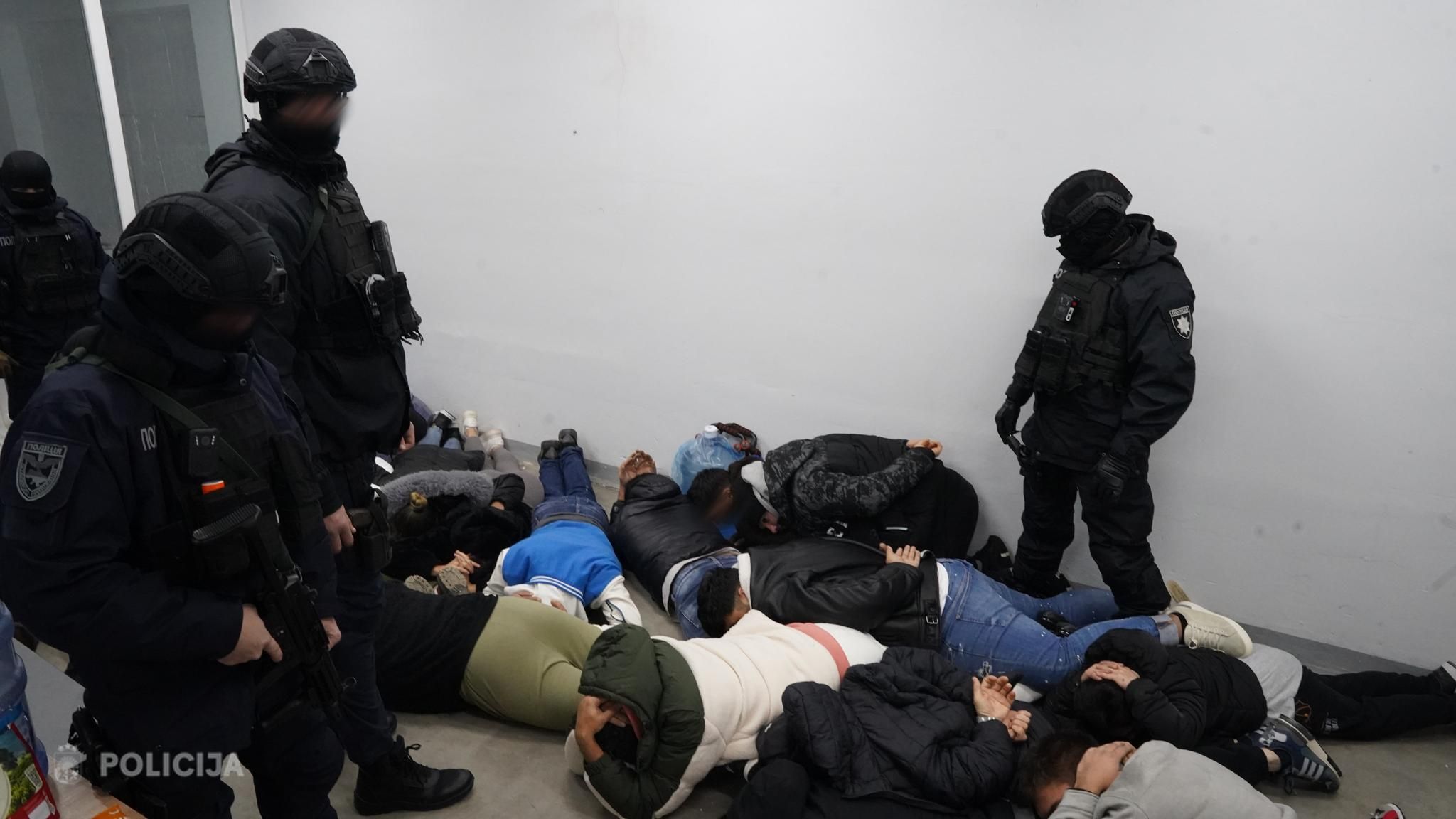 Aizturēti latviešu valodā runājoši telefonkrāpnieki