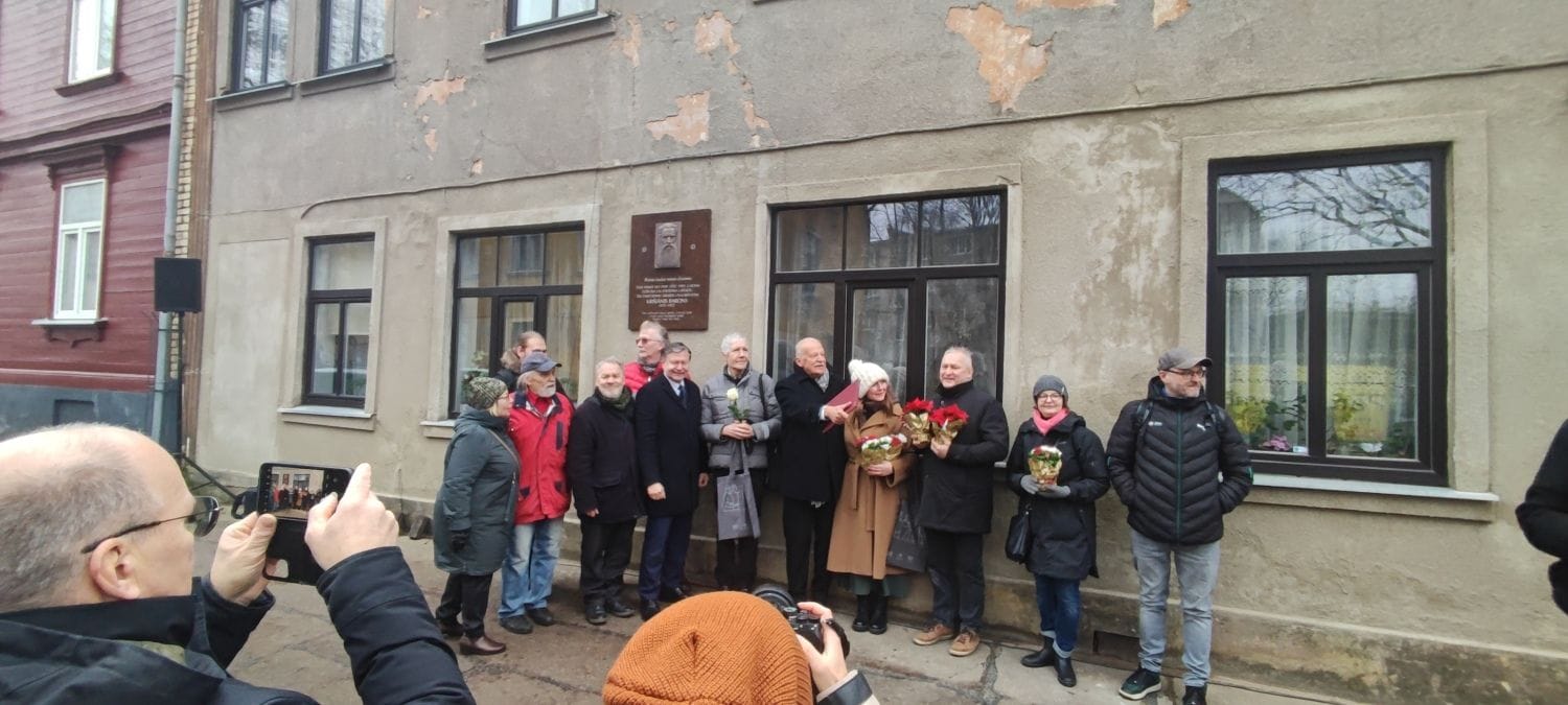 Barona plāksnes atklāšana