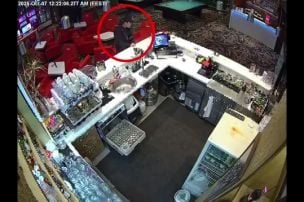 Rīgas pašvaldības policija lūdz palīdzēt identificēt vīrieti konfliktā spēļu zālē