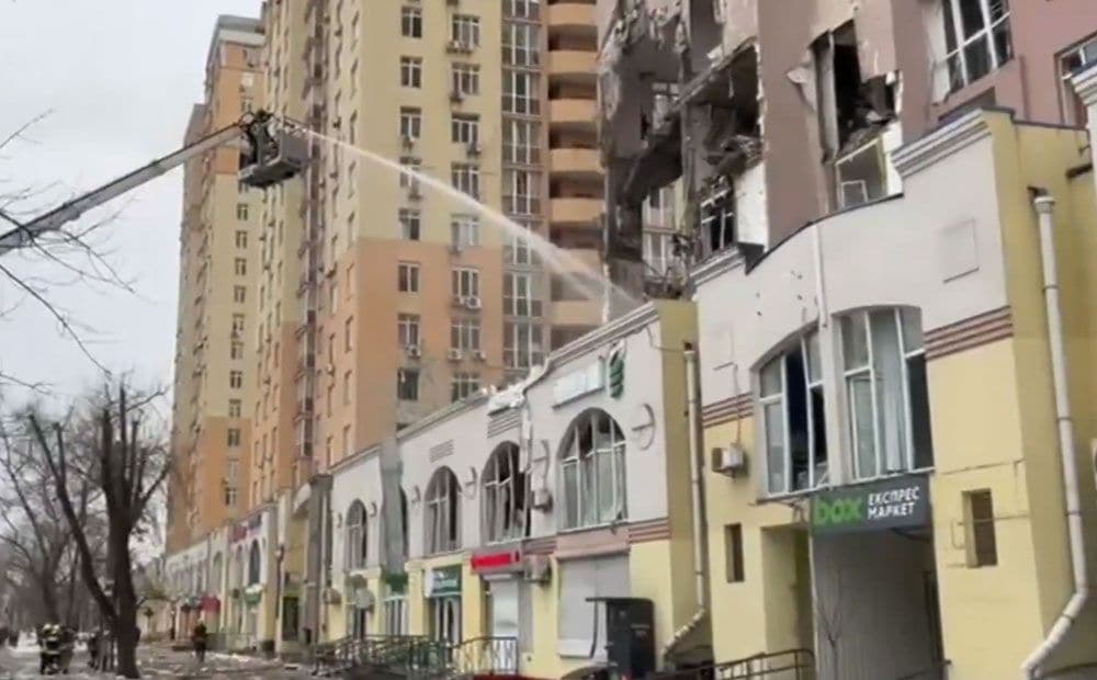 Krievu okupanti veikuši masīvu triecienu pa Kijivu