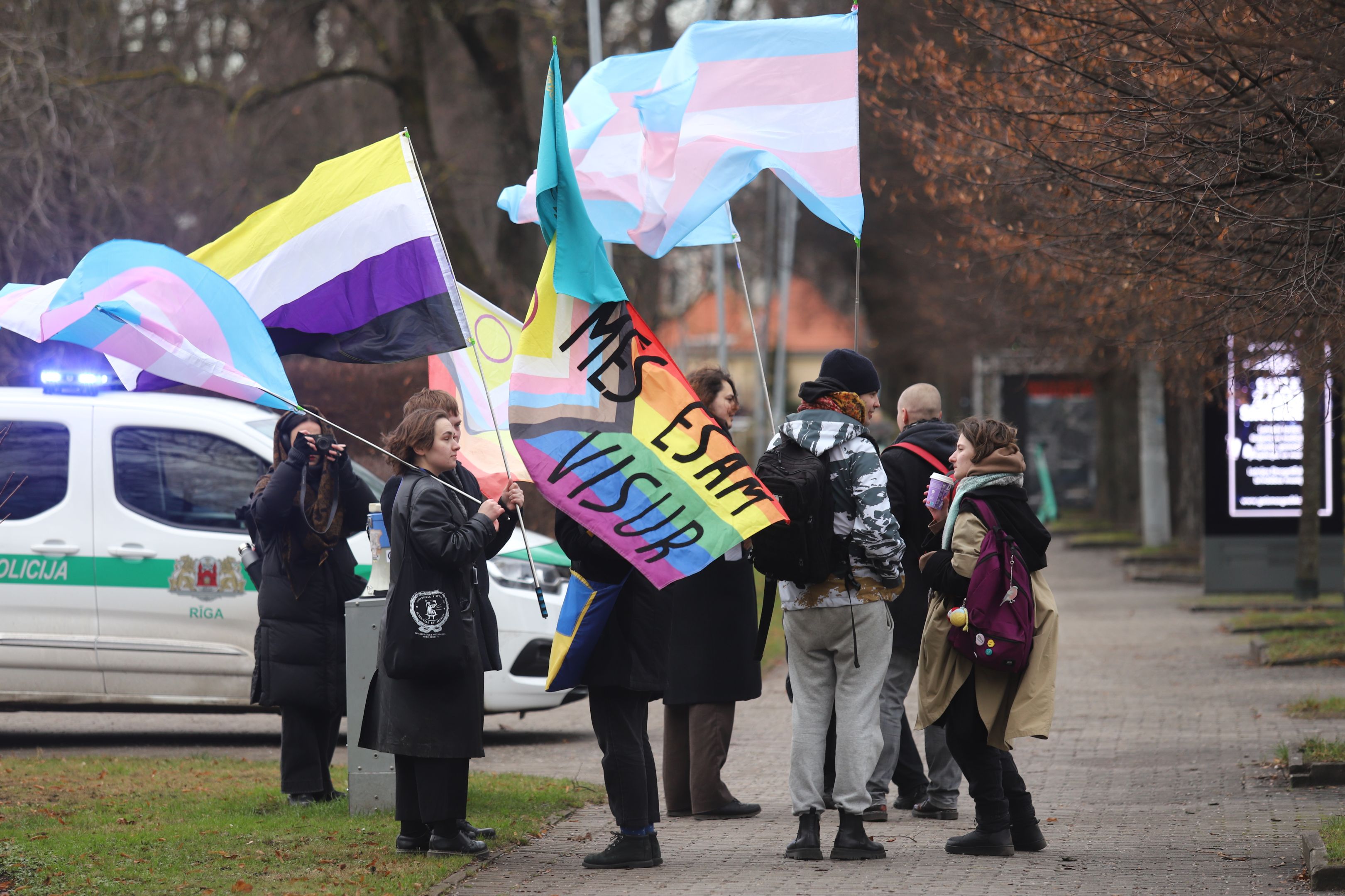 Rīgā notiek solidaritātes protests pret Kazahstānas "LGBT propagandas" likumu