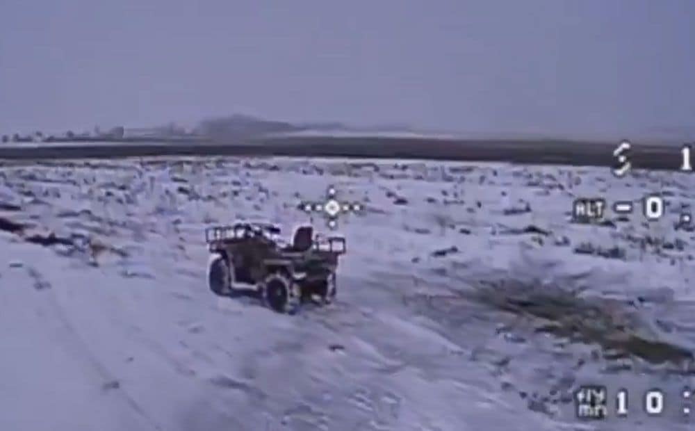 Ukrainas dronu piloti iznīcina krievu kolonnu netālu no Šahoves