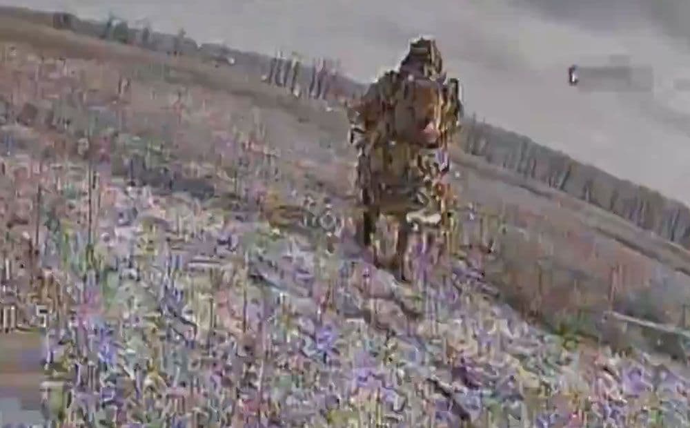 Ukrainas dronu piloti Kupjanskas frontē uzbrūk okupantu kājniekiem