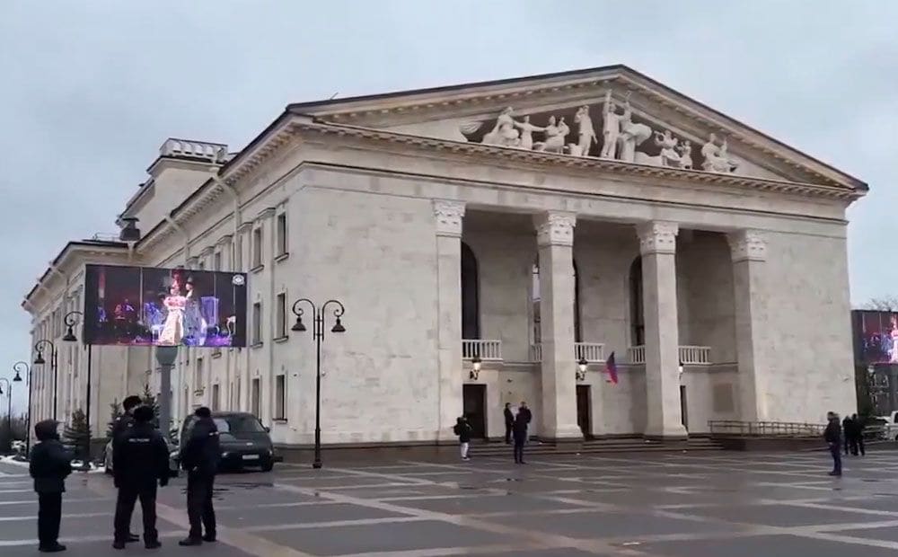 Krievija atkārtoti atvērusi pašas nopostīto Mariupoles Drāmas teātri