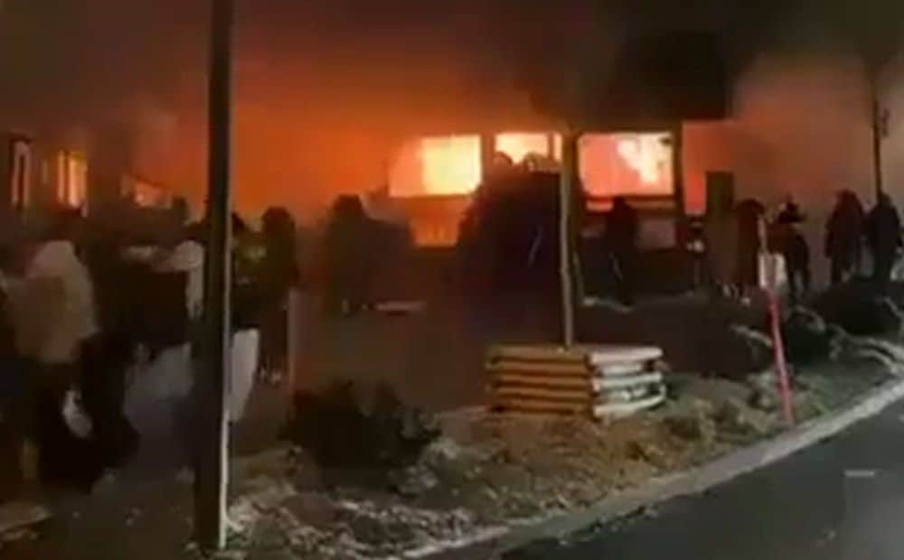 Jaungada svinību laikā bārā Šveicē izceļas ugunsgrēks