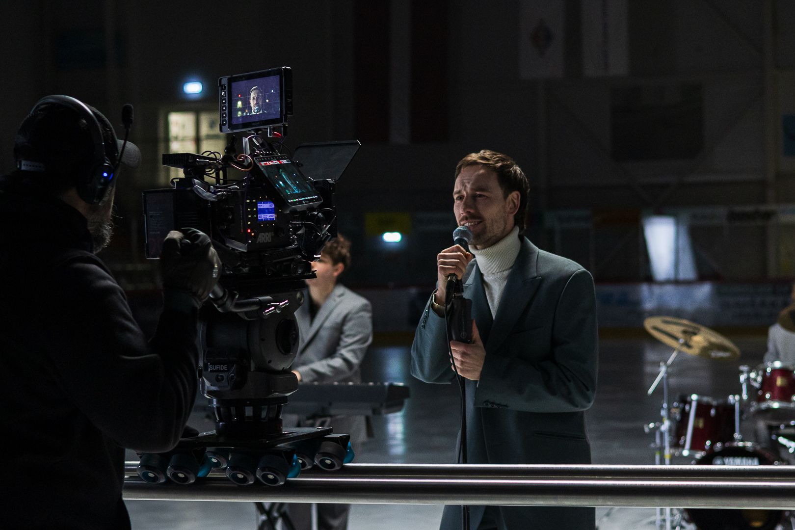 Maksims Busels atklāj sevi līdz šim neredzētā lomā