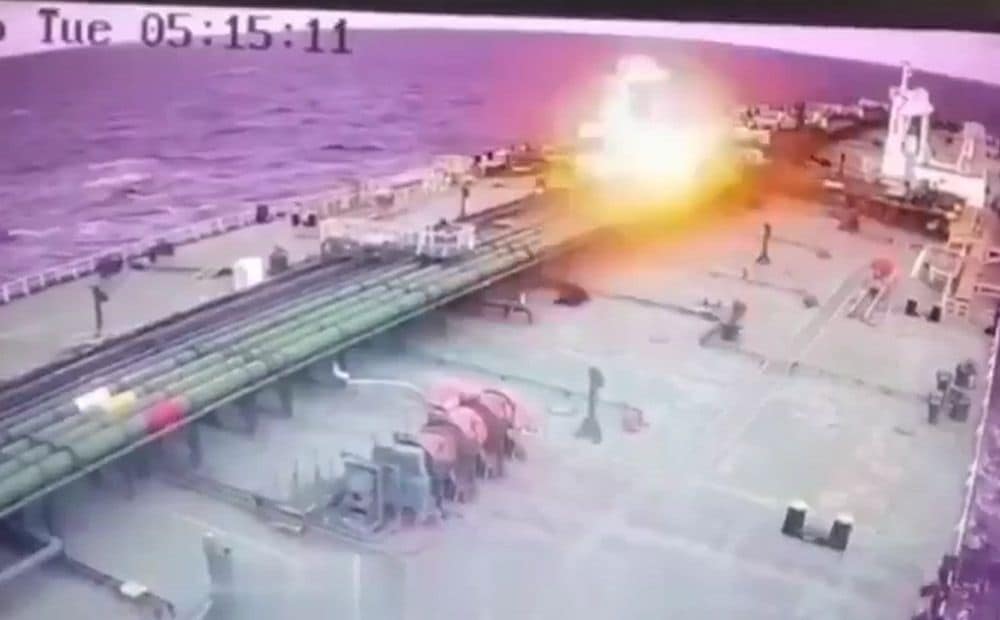 Melnajā jūrā drons uzbrūk Krievijas ēnu flotes tankkuģim "Delta Harmony"