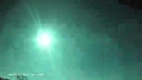 Latvijā manīts spilgts meteors ar "asti"