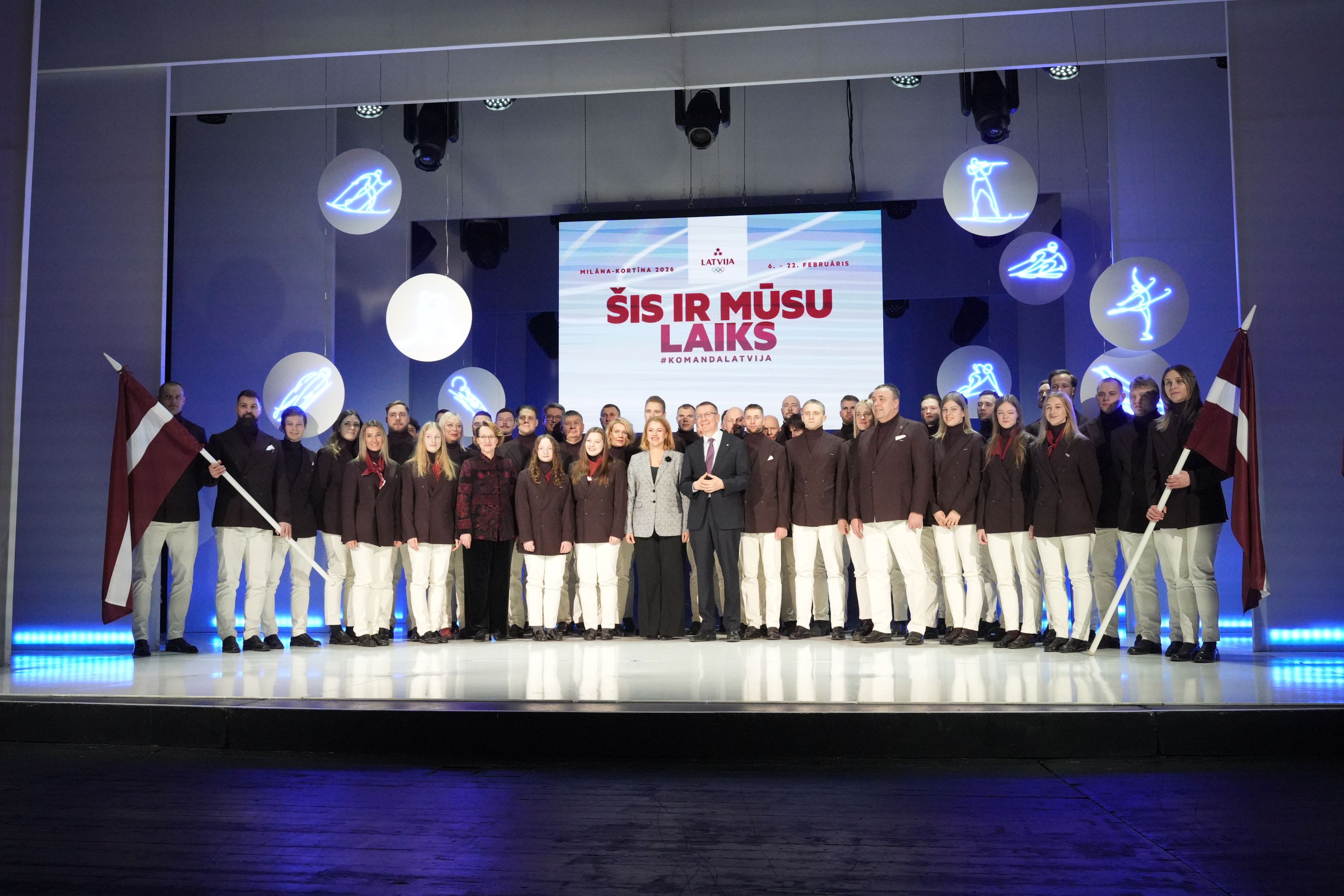 Paziņo Latvijas delegācijas karognesējus Milānas un Kortīnas olimpisko spēļu atklāšanas ceremonijā